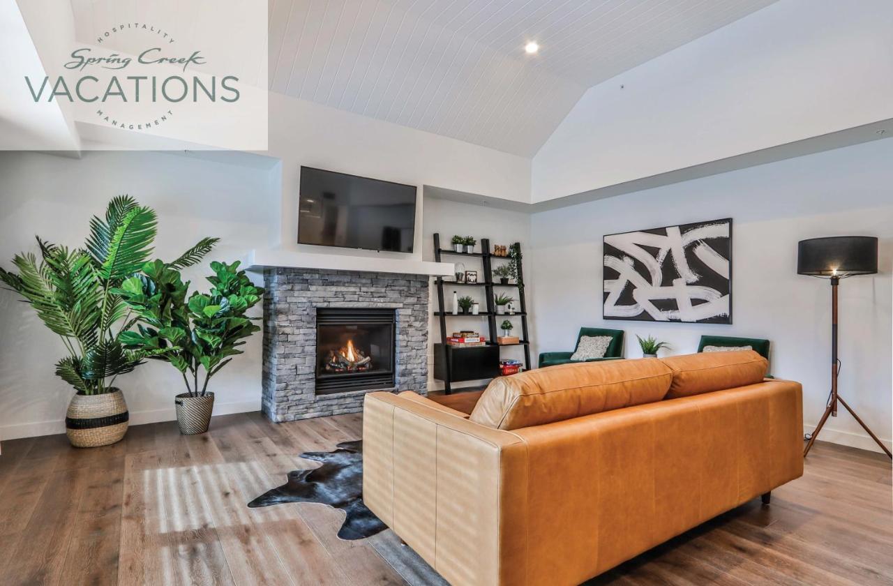 White Spruce Lodge By Spring Creek Vacations แคนมอร์ ห้อง รูปภาพ