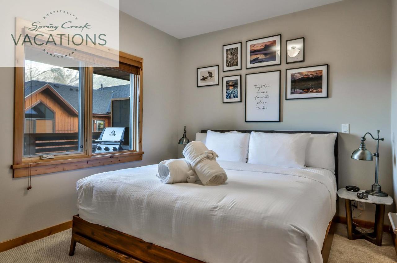 White Spruce Lodge By Spring Creek Vacations แคนมอร์ ห้อง รูปภาพ