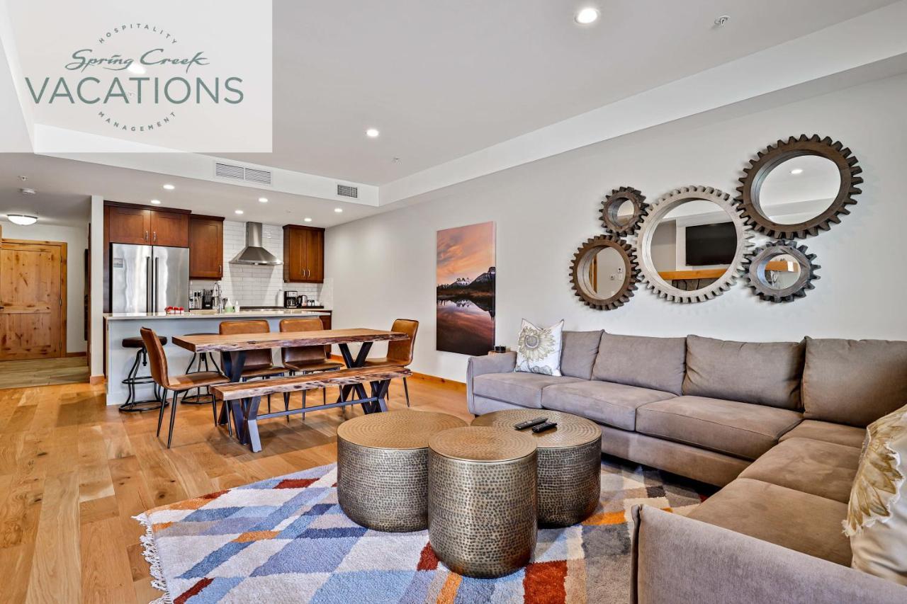White Spruce Lodge By Spring Creek Vacations แคนมอร์ ห้อง รูปภาพ